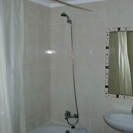 Iconic With 2 Bedrooms *