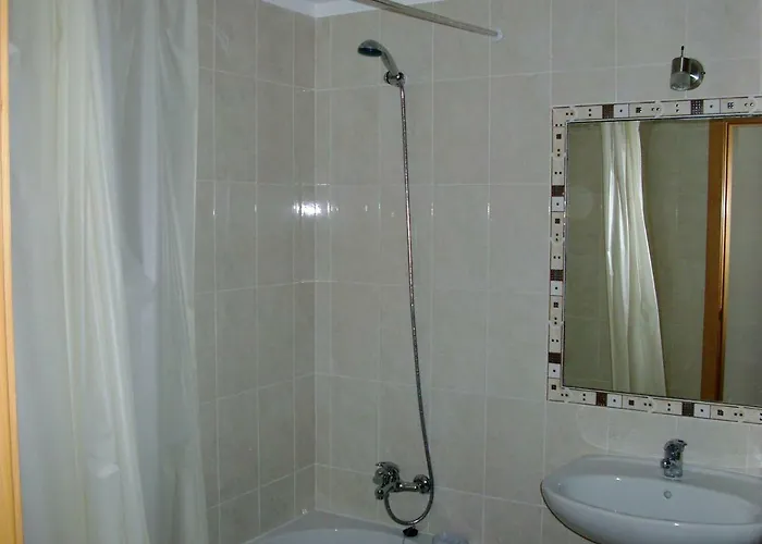 Iconic With 2 Bedrooms *